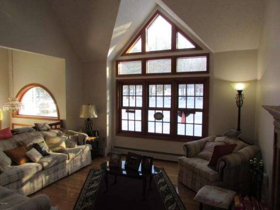 Upgraded four-bedroom contemporary Upgraded four-bedroom contemporary
