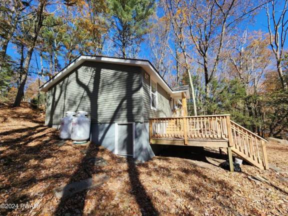 Enjoy the lake life from your renovated ranch Enjoy the lake life from your renovated ranch
