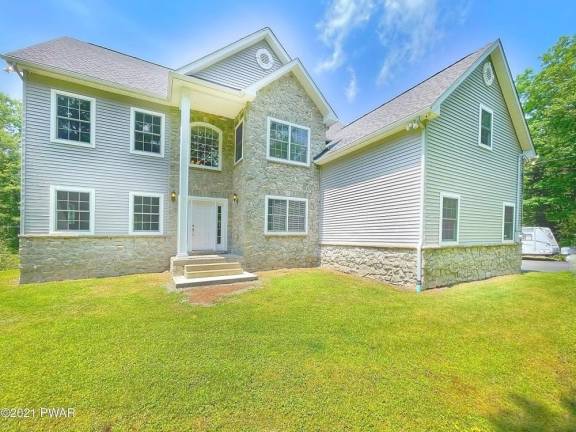 Majestic colonial with 4 bedrooms has modern flair Majestic colonial with 4 bedrooms has modern flair