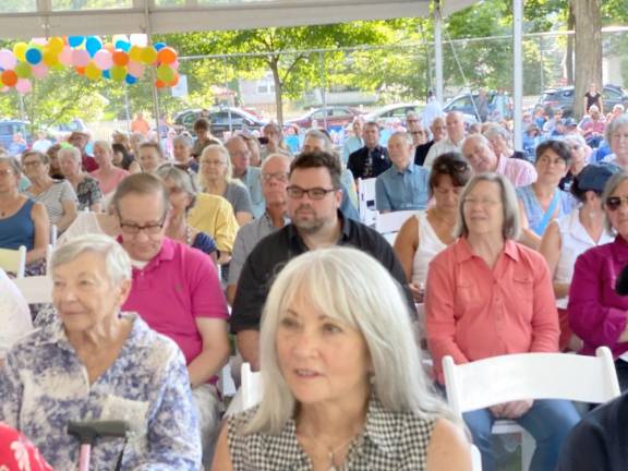 The audience: 562 people, including those in the tent and those sitting on blankets or chairs just outside the tent.