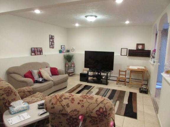 Upgraded four-bedroom contemporary Upgraded four-bedroom contemporary