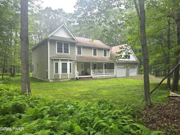 Enjoy privacy, lakes and nature trails Enjoy privacy, lakes and nature trails