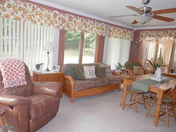 Spacious three-bedroom bi-level is perfect for entertaining