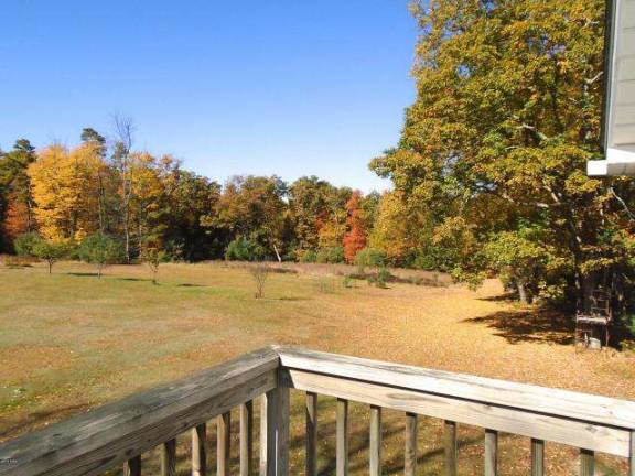 Hunter’s paradise with stream-front farmhouse Hunter’s paradise with stream-front farmhouse