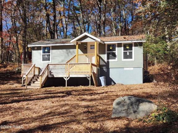 Enjoy the lake life from your renovated ranch Enjoy the lake life from your renovated ranch