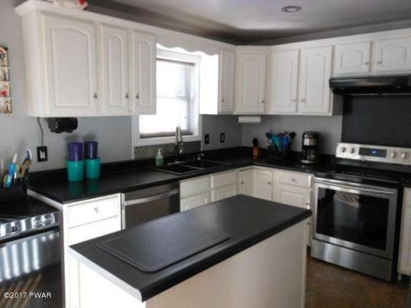 Three-bedroom country home in the woods Three-bedroom country home in the woods