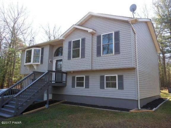 Three-bedroom country home in the woods Three-bedroom country home in the woods