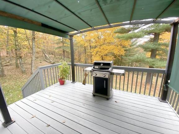 Cape Cod with three bedrooms is surrounded by nature Cape Cod with three bedrooms is surrounded by nature