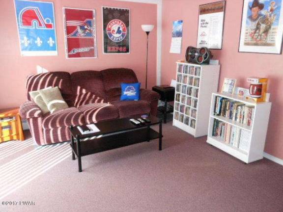 Three-bedroom country home in the woods Three-bedroom country home in the woods