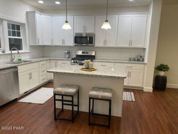 Custom 4-bedroom home offers lake access and privacy Custom 4-bedroom home offers lake access and privacy