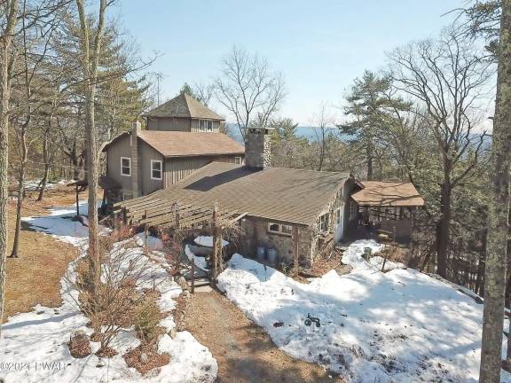 Custom home offers living, working, and investing opportunities Custom home offers living, working, and investing opportunities