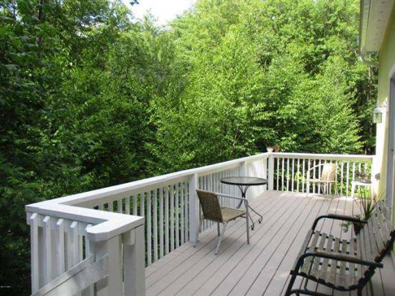 Walk to lake from distinctive four-bedroom home Walk to lake from distinctive four-bedroom home