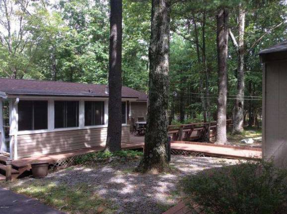 Comfortable ranch with lake access Comfortable ranch with lake access