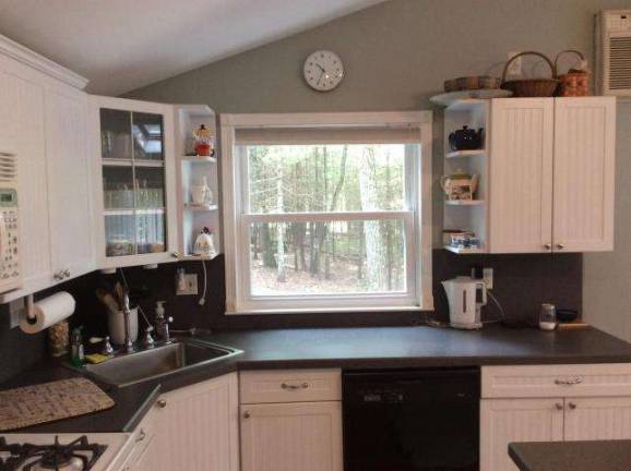 Comfortable ranch with lake access Comfortable ranch with lake access