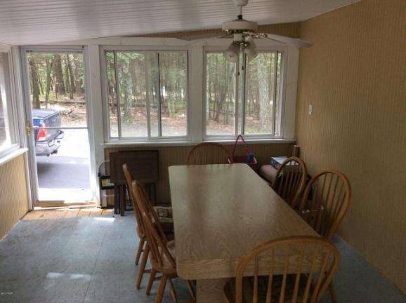 Comfortable ranch with lake access Comfortable ranch with lake access