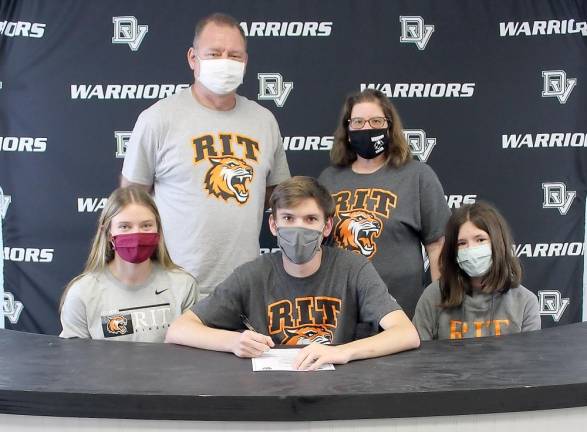 Soccer player Hunter Sickler signs with RIT