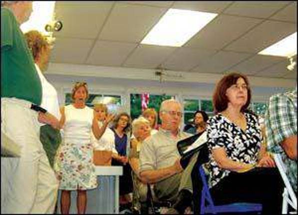 Dispute continues at borough meeting Dispute continues at borough meeting