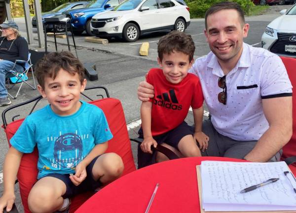 Twin helpers Jude (l) and Adrian with dad Brian Goldsack.