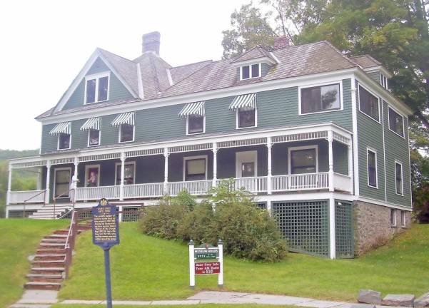 Zane Grey Museum in Lackawaxen (Wikipedia photo by Daniel Case)