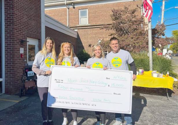 Cheryl WalkorRun 5K earns $15,000 for nursing scholarship From left to right: Margaret Treacy, director of Annual Giving at the college, and Cheryl’s children: Lindsay Walker, Kristen Antoni, and Matt Walker.
