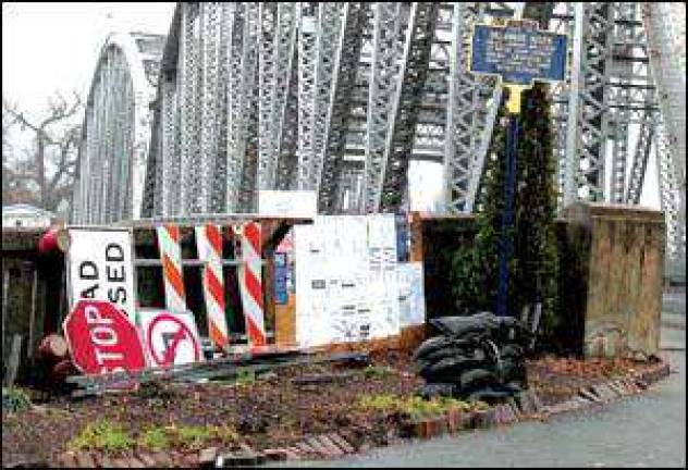 Foul weather kept bridge open Foul weather kept bridge open