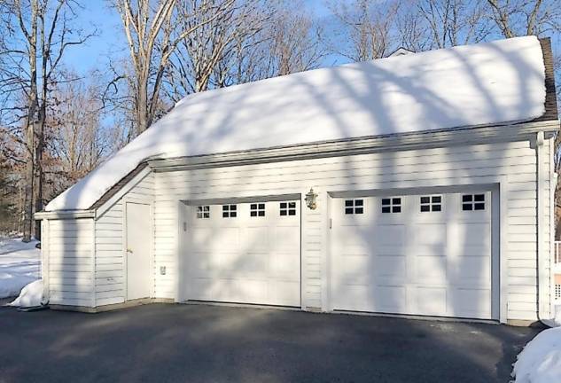 Four-bedroom colonial located in a pool community Four-bedroom colonial located in a pool community