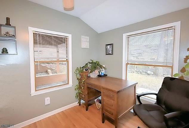 This home is affordable, charming, and move-in ready This home is affordable, charming, and move-in ready