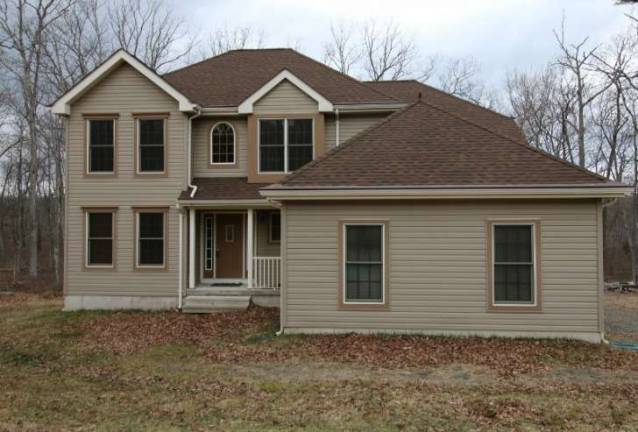 Roomy, modern three-bedroom in Milford Roomy, modern three-bedroom in Milford