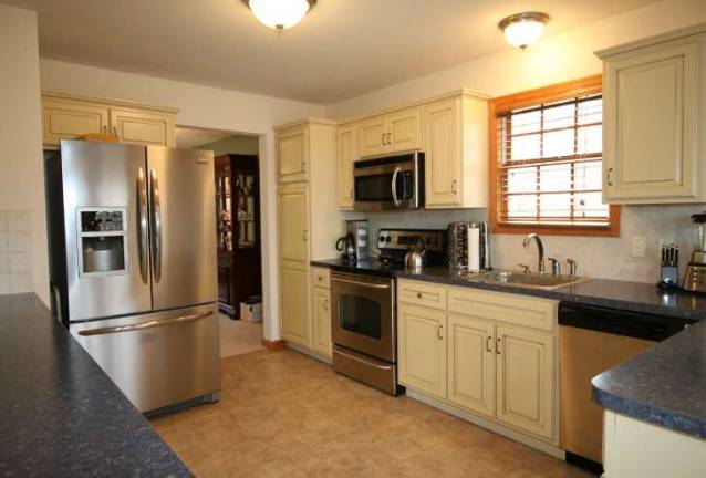 Roomy, modern three-bedroom in Milford Roomy, modern three-bedroom in Milford