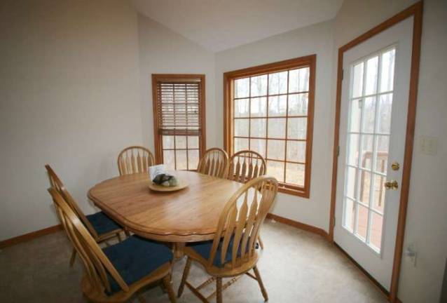 Roomy, modern three-bedroom in Milford Roomy, modern three-bedroom in Milford