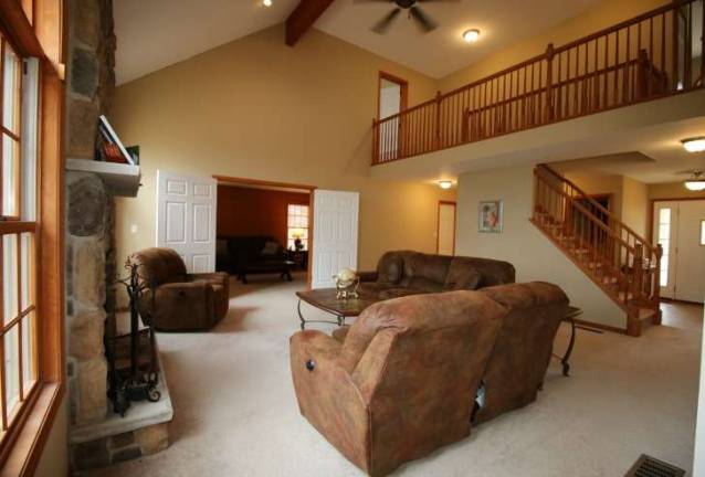 Roomy, modern three-bedroom in Milford Roomy, modern three-bedroom in Milford