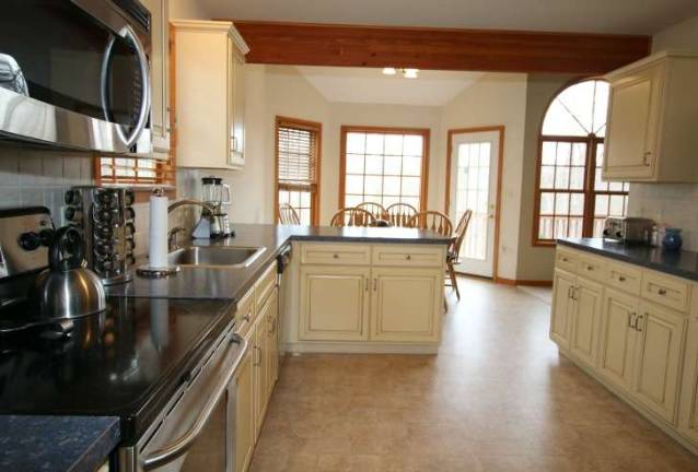 Roomy, modern three-bedroom in Milford Roomy, modern three-bedroom in Milford