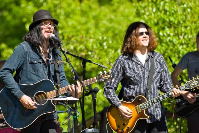 Warwick Valley Winery celebrates 20th annual Dylan Fest Joziah Longo and Sharkey McEwen from Gandalf Murphy and the Slambovian Circus of Dreams.