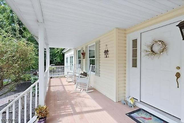 Country charm meets sophisticated style Country charm meets sophisticated style
