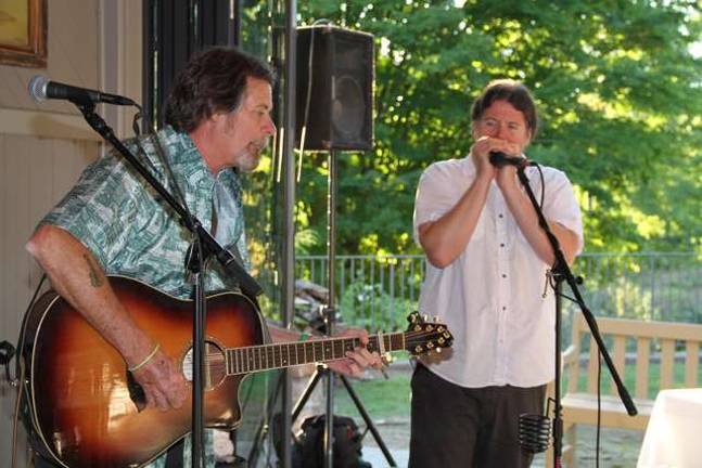 Community embraces Kitchen Garden Tour Musicans Tim O'Donohue and Craig Sheppard.
