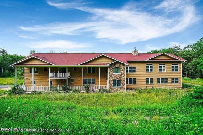 Upscale four-bedroom home is designed for resort living Upscale four-bedroom home is designed for resort living