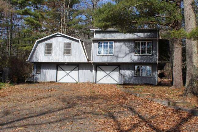 Country getaway with access to private lake Country getaway with access to private lake