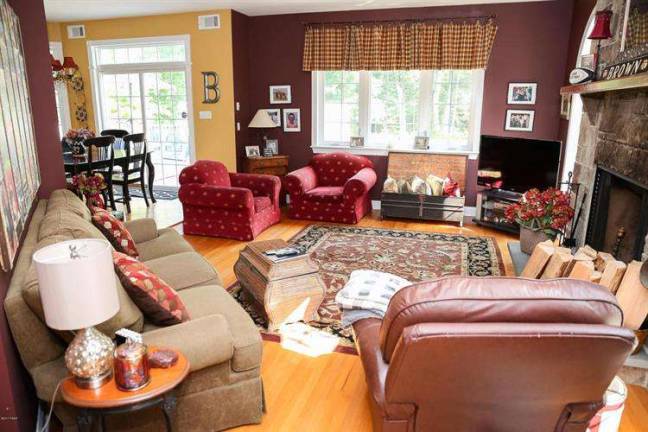 Four-bedroom contemporary shows attention to detail Four-bedroom contemporary shows attention to detail