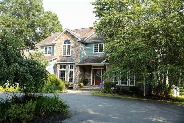 Four-bedroom contemporary shows attention to detail Four-bedroom contemporary shows attention to detail