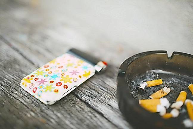 Thirdhand smoke endangers children and non-smokers Thirdhand smoke endangers children and non-smokers