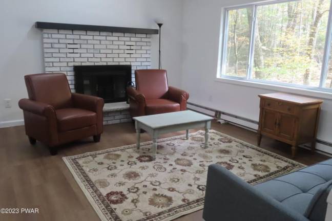 Updated bi-level boasts lake access and privacy Updated bi-level boasts lake access and privacy