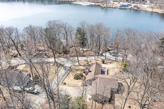 Stunning lake house won’t last at this price Stunning lake house won’t last at this price