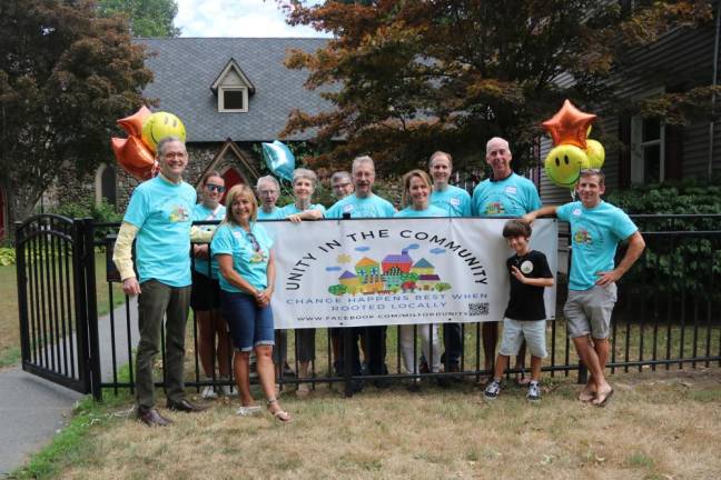 Former rivals forward community peace with a picnic Unity in the Community: Front-Mayor Sean Strub and Lisa Emery; Wyatt Rosenfeld and his dad, Jason Rosenfeld. Behind the sign, left to right: Alexa Fusselbaugh, John Wall, Nancy Pinchot, Pat Moulton, Jim Snodgrass, Paula Luckring, Jeff McQuaid, Doug Manion, Wyatt Rosenfeld, Jason Rosenfeld