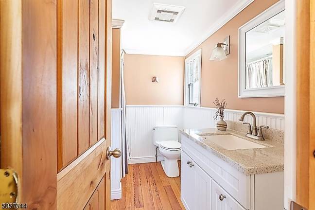 Stunning lake house won’t last at this price Stunning lake house won’t last at this price