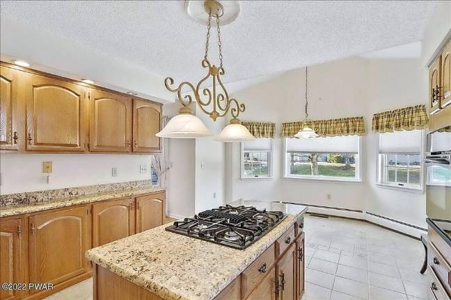 Chic. Well-maintained. And with a full basement Chic. Well-maintained. And with a full basement