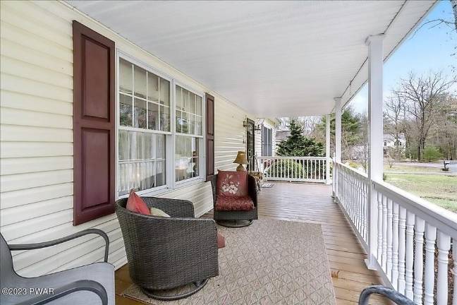 Enjoy mountain views and convenient location in upscale community Enjoy mountain views and convenient location in upscale community
