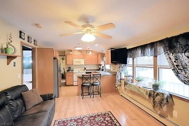 This home is affordable, charming, and move-in ready This home is affordable, charming, and move-in ready