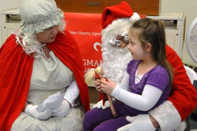 Holiday spirit sparkles at Dingmans Ferry Methodist Church Mrs. Claus and Santa Come to Dingmans Ferry United Methodist Church