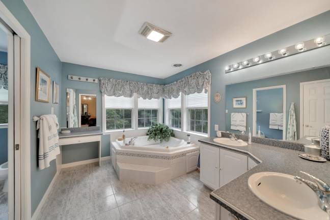 Modern, elegant four-bedroom home with privacy and a pool Bathroom