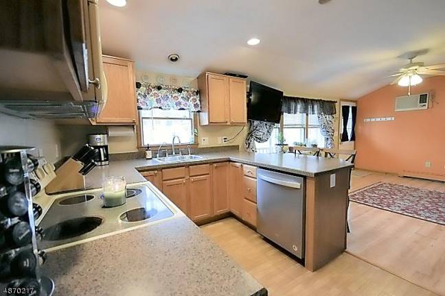 This home is affordable, charming, and move-in ready This home is affordable, charming, and move-in ready
